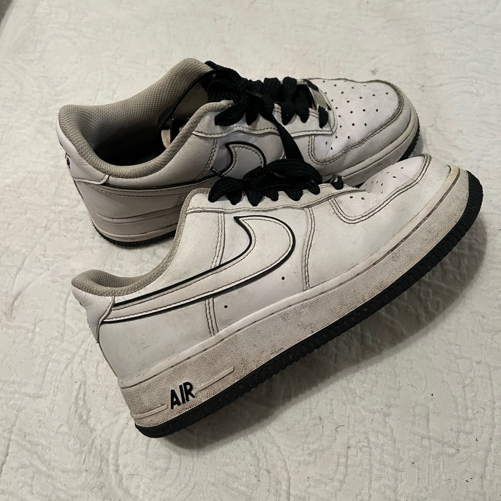 Nike White and Black Sneakers